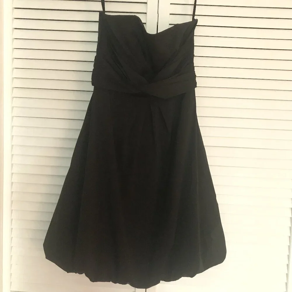 WHITE HOUSE BLACK MARKET: BLACK STRAPLESS DRESS WITH BUBBLE HEM SIZE 0 - Picture 2 of 4